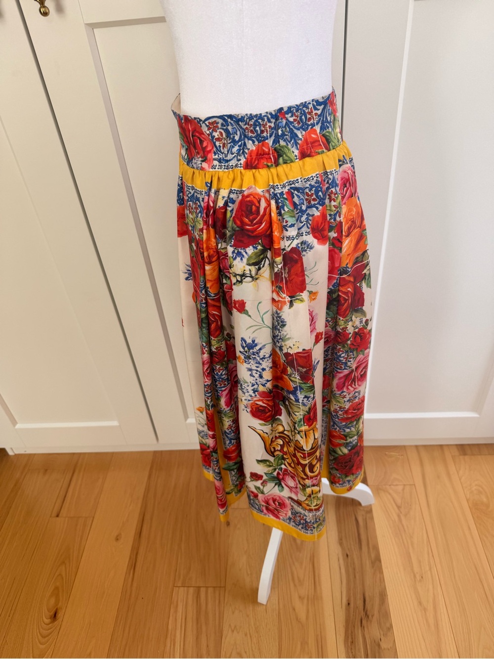 Dolce & Gabbana Cream Floral Midi Skirt with Yellow Trim - Picture 8 of 12